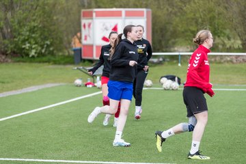 Bild 63 - Co-Trainerin der Frauen Nationalmannschaft Britta Carlson in Wahlstedt